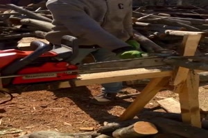 Interessante Technik zum Holz schneiden