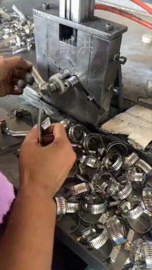 Schlauchschellen-Produktion