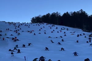 Nach dem Apres-Ski den Hang noch runter