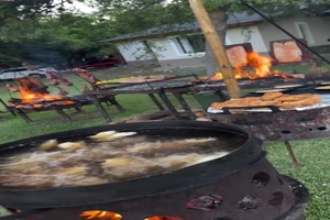 Hier-wird-ordentlich-gegrillt.mp4 von Zicke