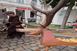 Kartoffel schneiden kann Spass machen.