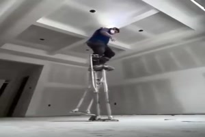 Er-macht-das-nicht-zum-ersten-mal.mp4 von Valentina