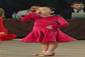 Sie-hat-wohl-Hunger.mp4 von Leona