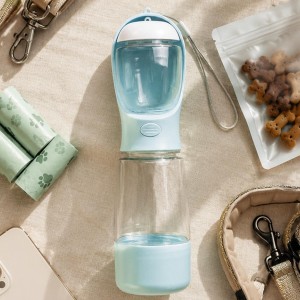 eine 3-in-1 Hundetrinkflasche!