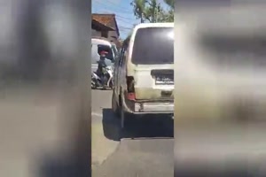 So-kann-man-auch-blinken.mp4 von Brandon