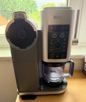 eine Ninja CREAMi Scoop & Swirl Eismaschine!